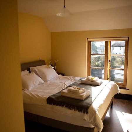 The Leaping Salmon Hotel Йелвертън Екстериор снимка