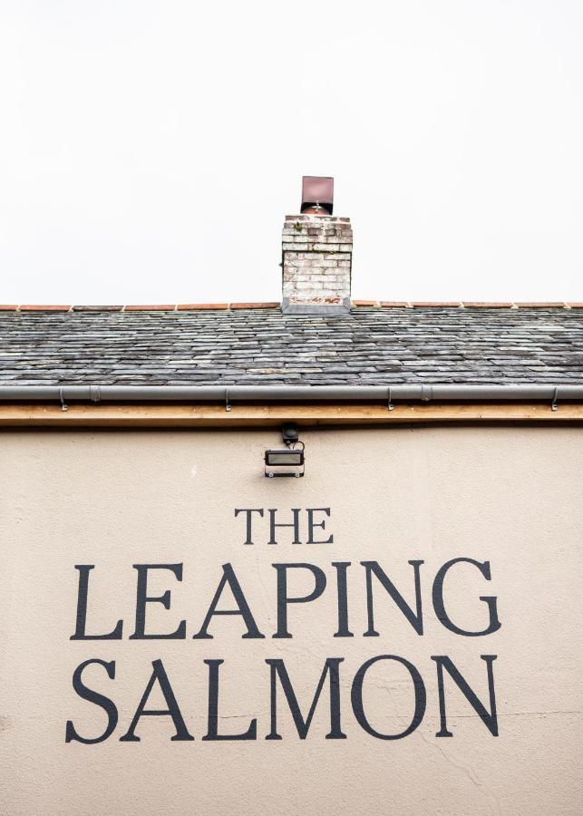 The Leaping Salmon Hotel Йелвертън Екстериор снимка