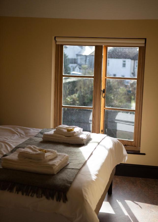 The Leaping Salmon Hotel Йелвертън Екстериор снимка