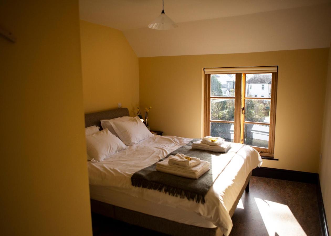 The Leaping Salmon Hotel Йелвертън Екстериор снимка